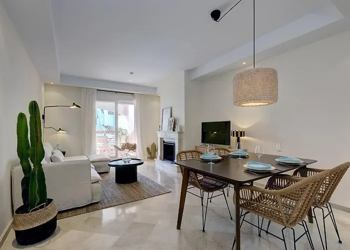 Stylish In Aloha Royal Apartament