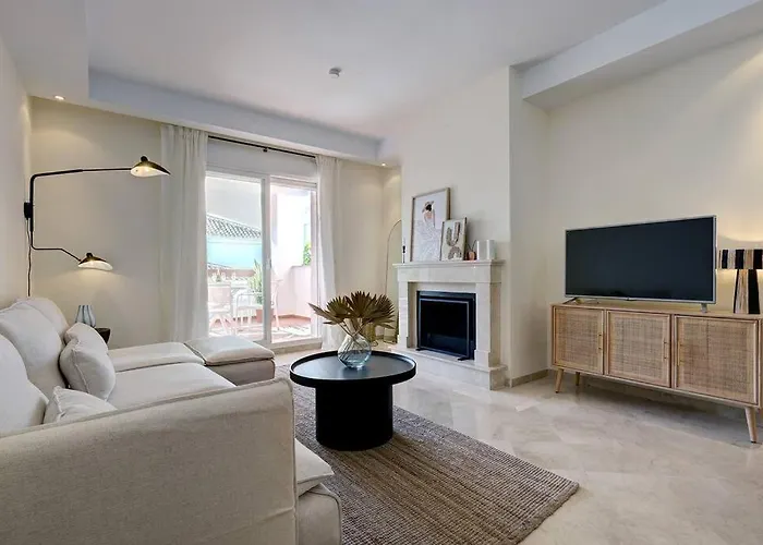 Stylish In Aloha Royal Apartament