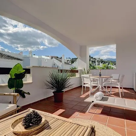 Stylish In Aloha Royal