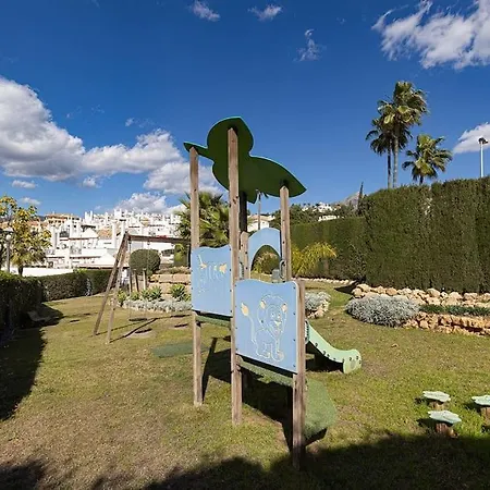 Stylish In Aloha Royal Daire *